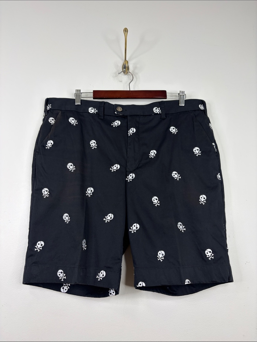 Loudmouth Golf Shorts Mens 40 x 10 Black White Skulls Flat Front Cotton Stretch